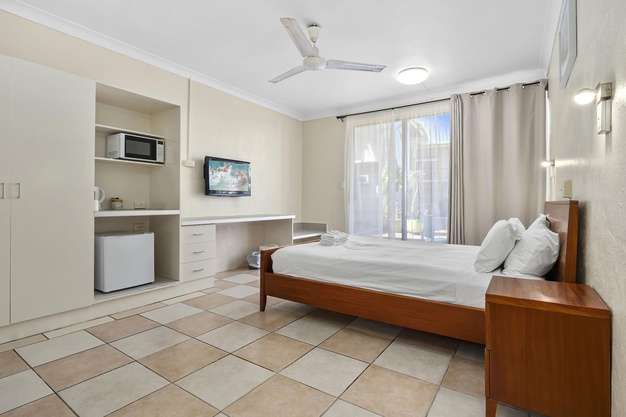 Hotel Tropiq Cairns Exterior photo
