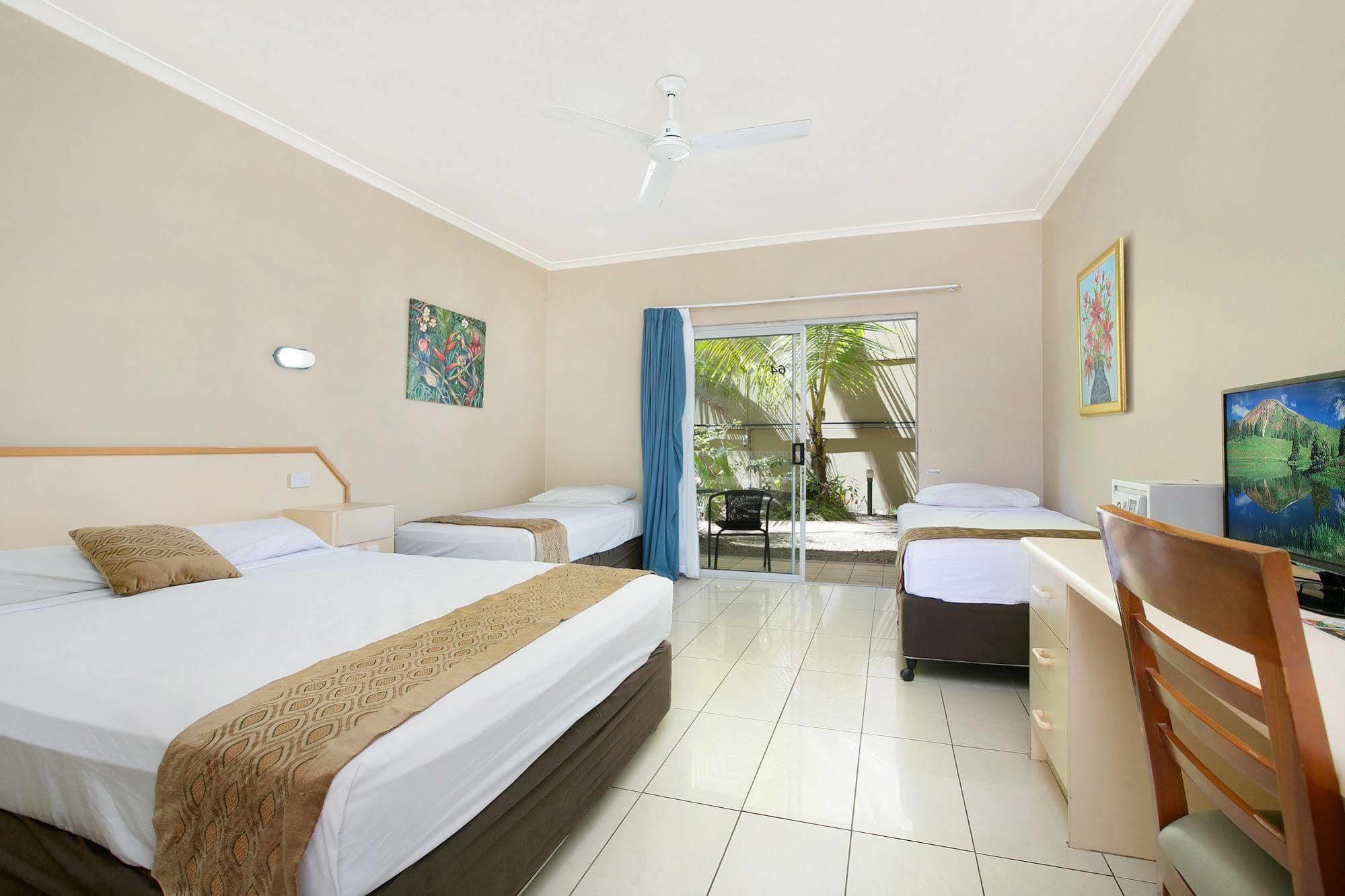 Hotel Tropiq Cairns Exterior photo