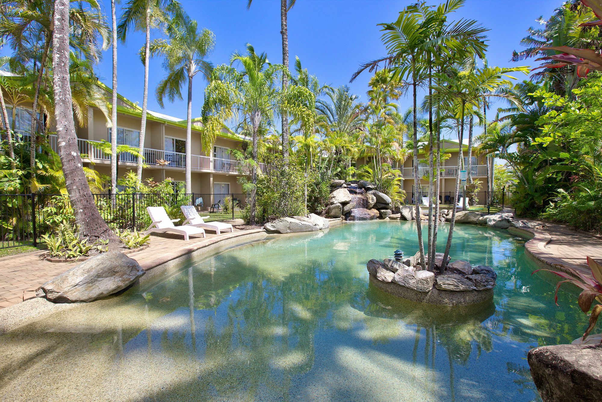 Hotel Tropiq Cairns Exterior photo